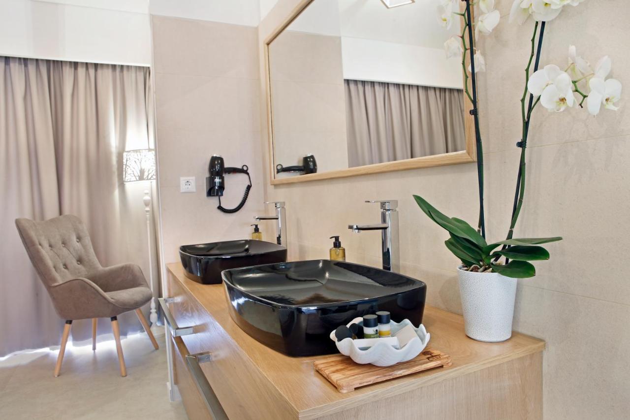 Lilium Luxury Suites Agia Marina  Exterior photo