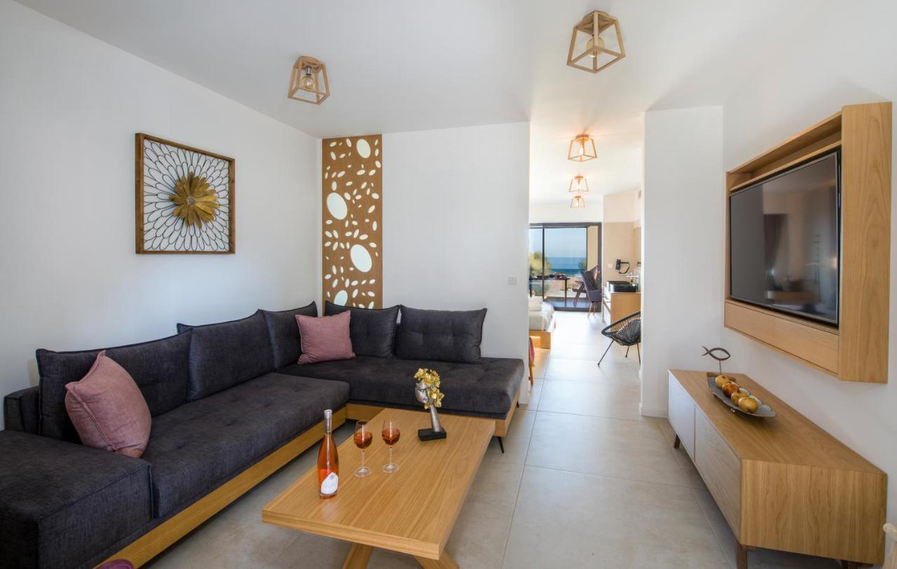Lilium Luxury Suites Agia Marina  Exterior photo