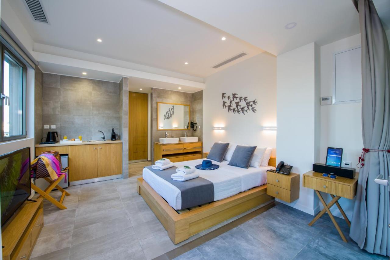 Lilium Luxury Suites Agia Marina  Exterior photo